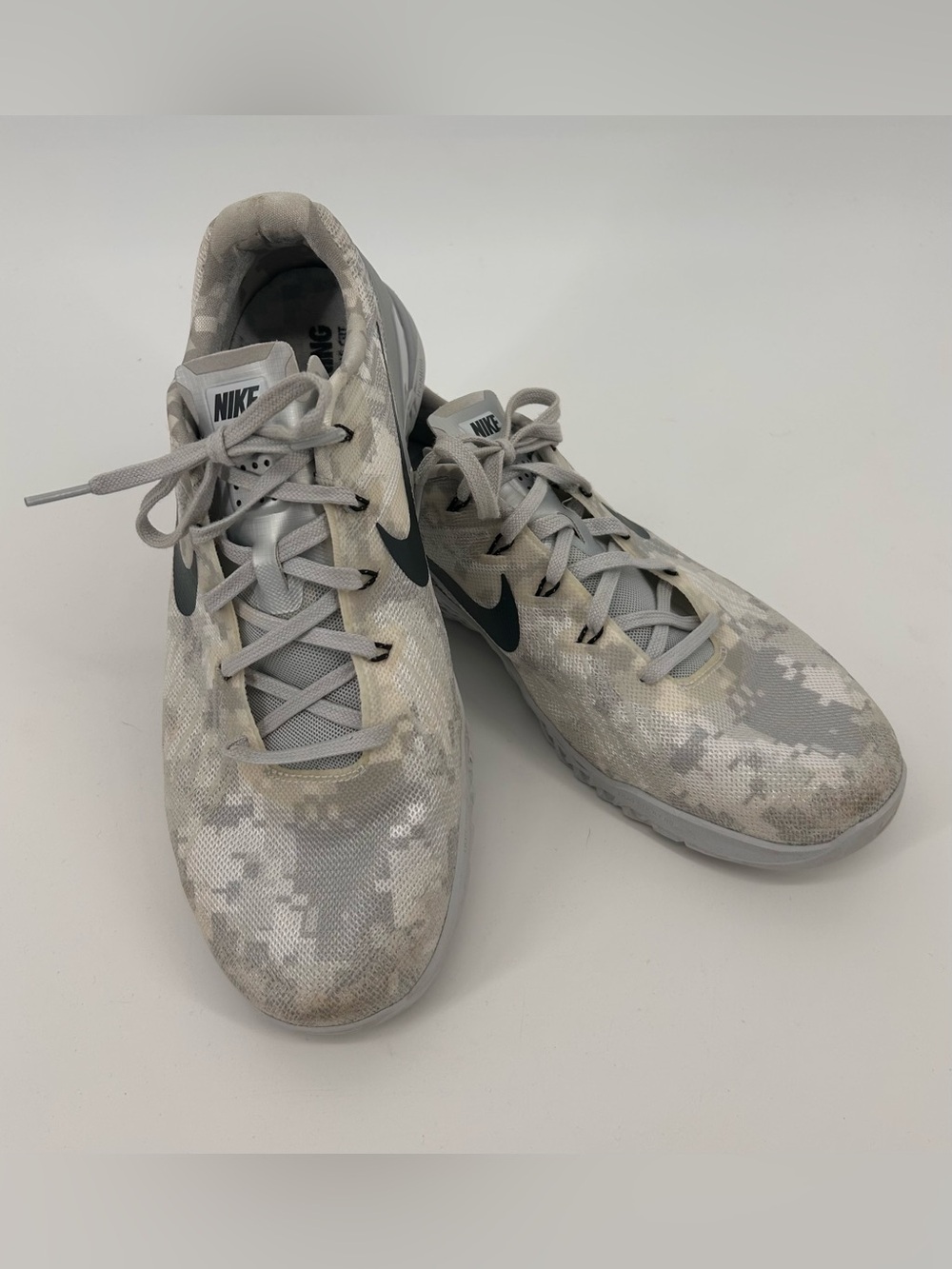 Women’s Nike Metcon 3 white gray camo training shoes nice size 11